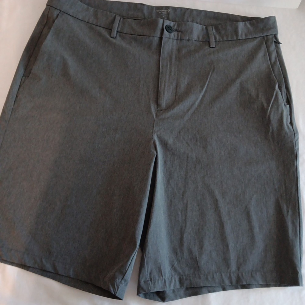 Old Navy Active Stretchtech Shorts Men's Sz.40 Gray Secure Pockets Lightweight